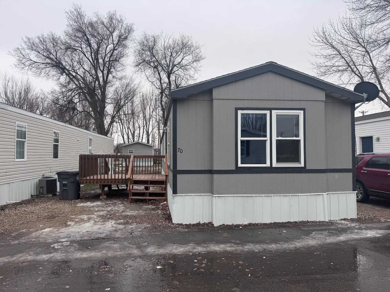 1015 27th St Se - Photo 2 of 11