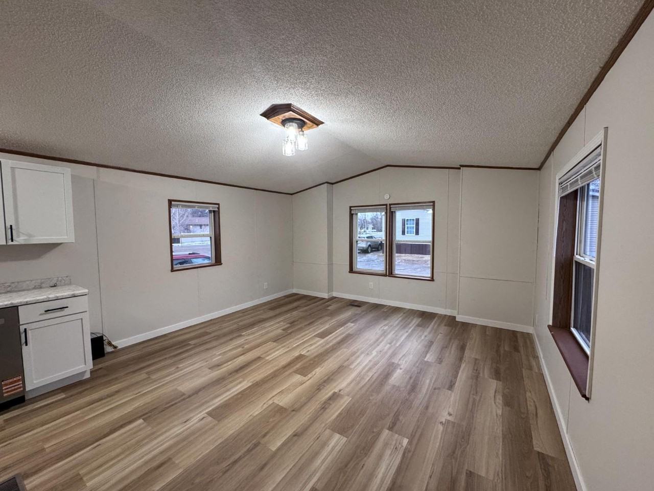 1015 27th St Se - Photo 4 of 11