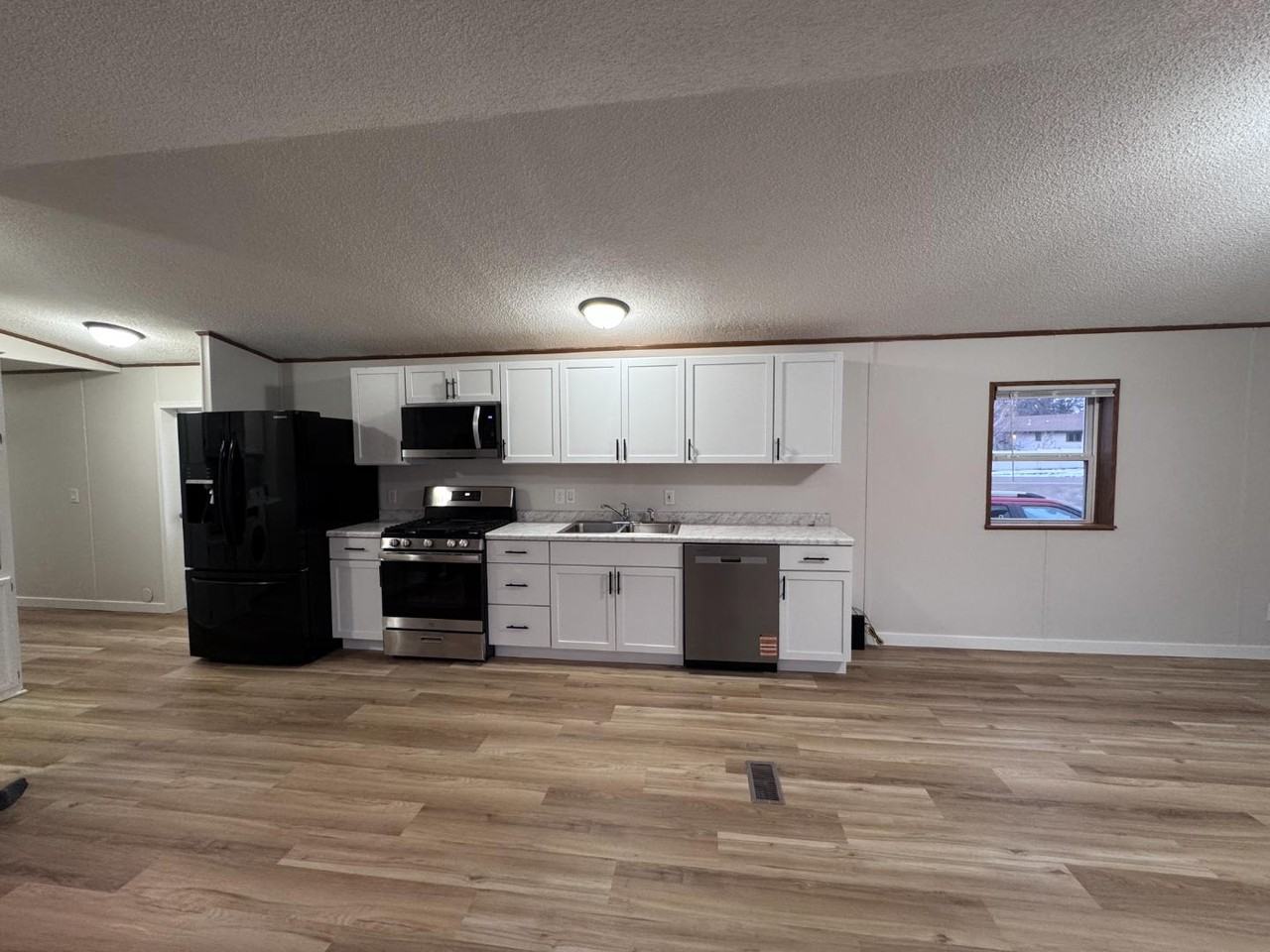 1015 27th St Se - Photo 5 of 11