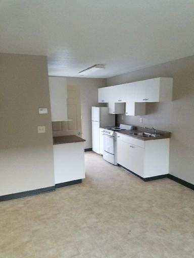 5721 49a St - Photo 3 of 4