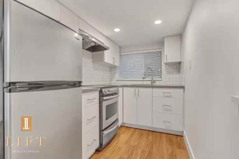 130 Kings Rd E - Photo 5 of 10