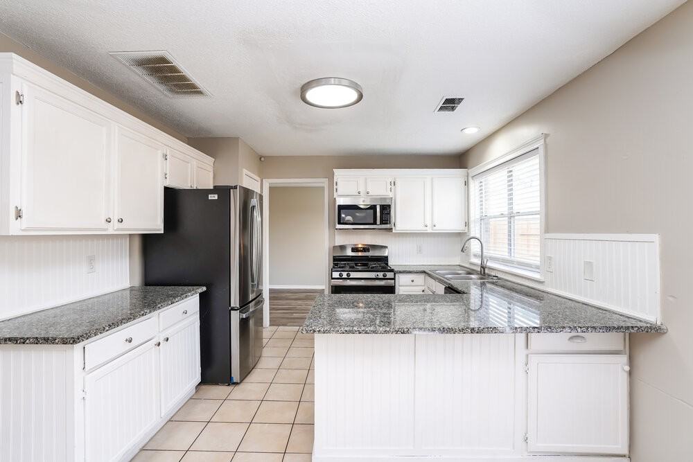 18162 Holly Green Dr - Photo 7 of 17