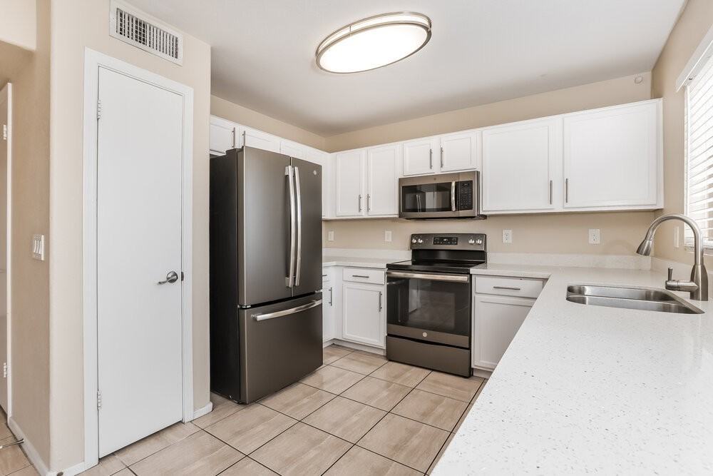 3822 N 105th Ln - Photo 7 of 17