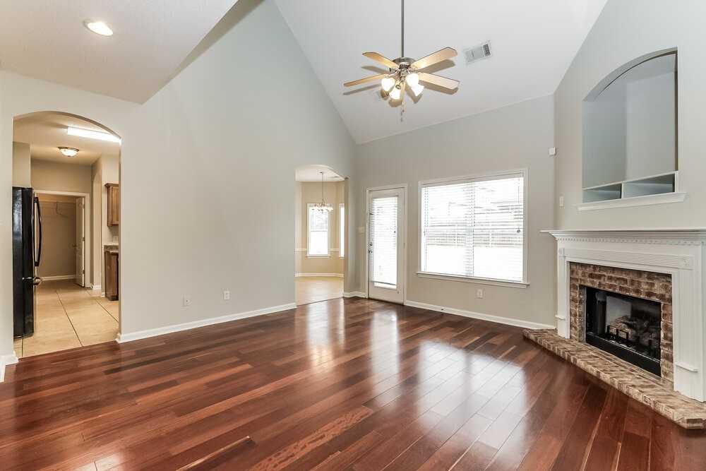 10221 Carly Dr - Photo 4 of 17