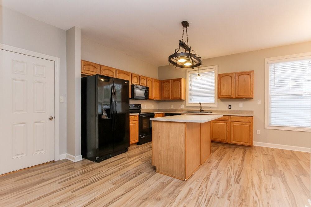 9718 Rhodes Ln - Photo 3 of 15