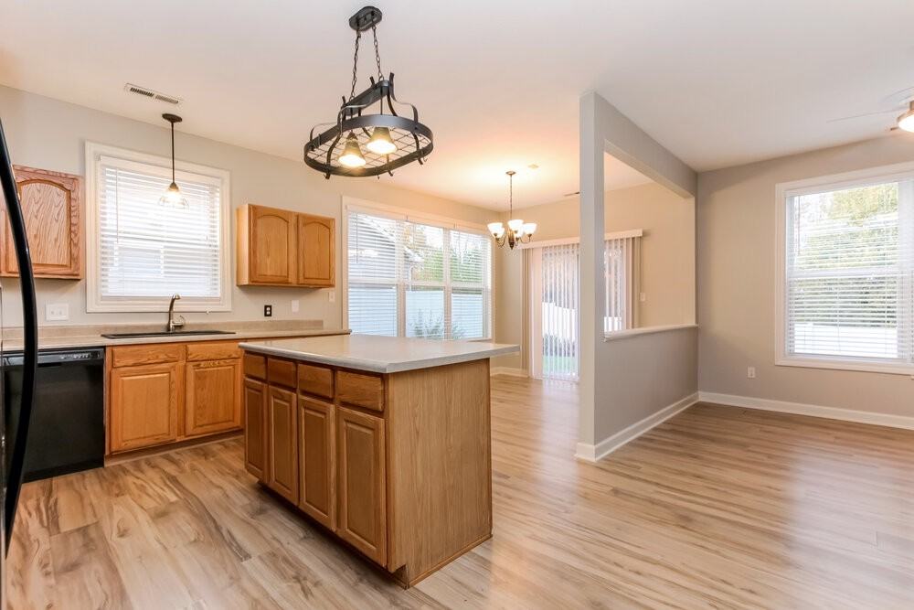 9718 Rhodes Ln - Photo 4 of 15