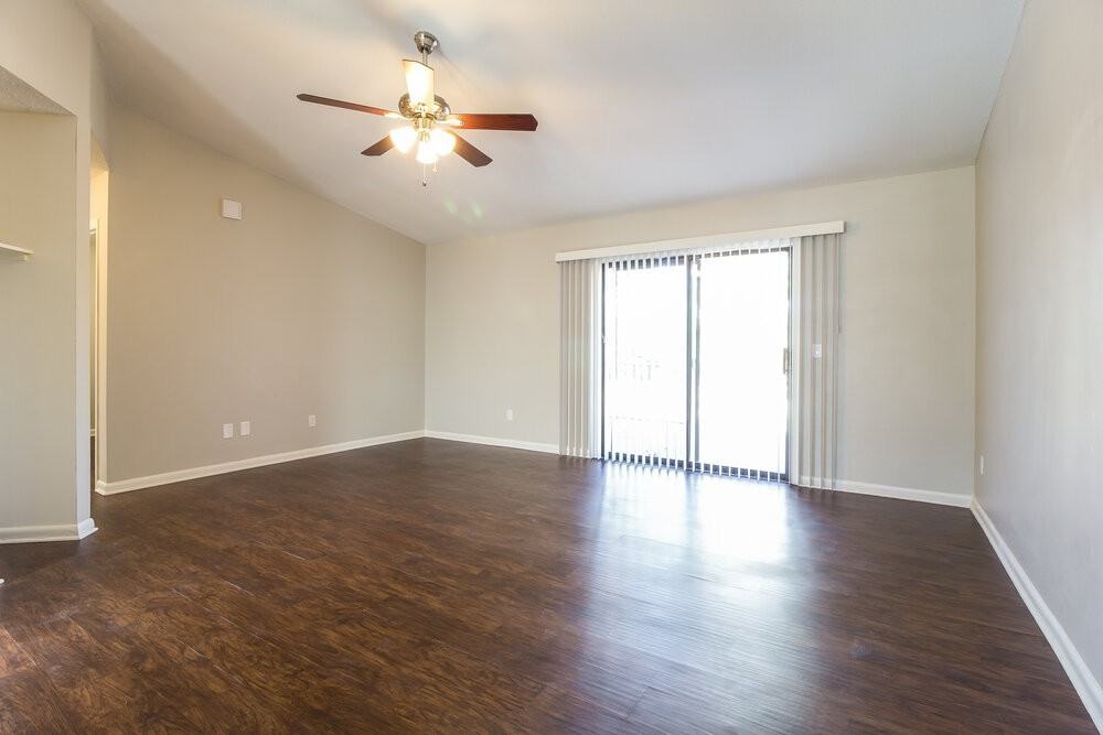 431 Surrey Run - Photo 2 of 14