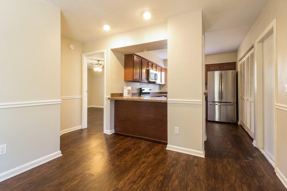 431 Surrey Run - Photo 4 of 14