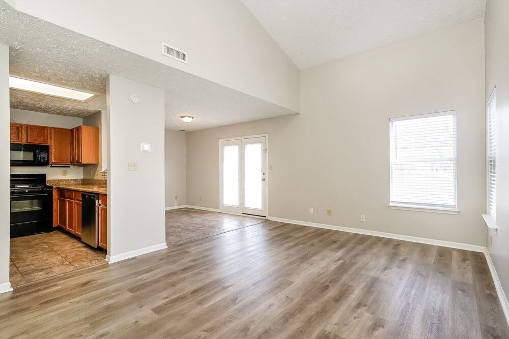 4471 Connaught East Dr - Photo 4 of 25