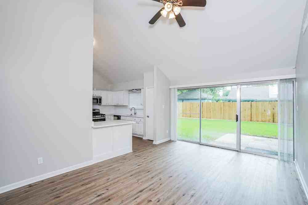 910 Companion Dr - Photo 4 of 16