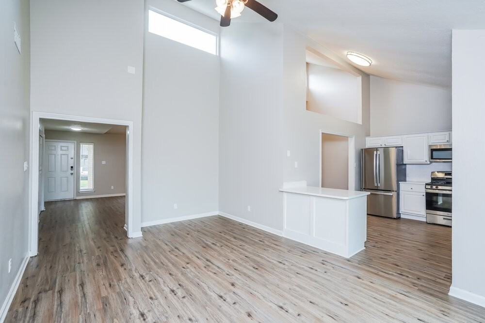 910 Companion Dr - Photo 5 of 16