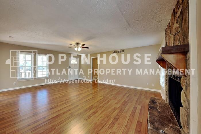 1606 Shadowbrook Dr - Photo 4 of 22