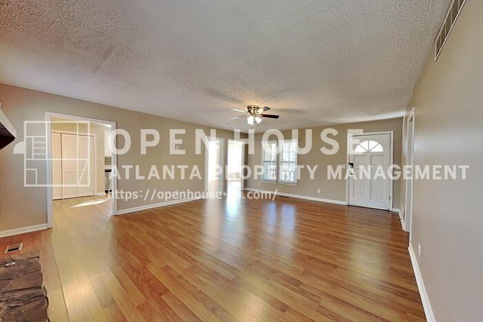 1606 Shadowbrook Dr - Photo 5 of 22