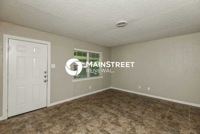 405 S Judd St - Photo 3 of 16