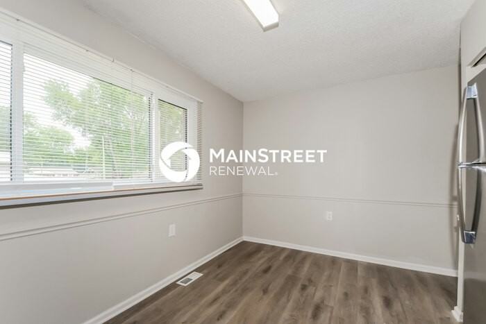 2868 Essex St - Photo 5 of 17