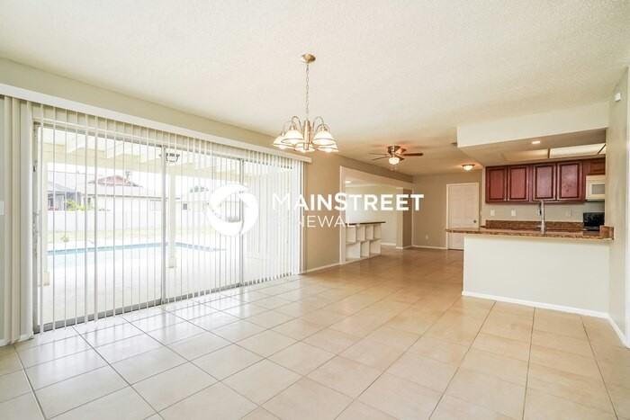 605 Se 35th St - Photo 4 of 16