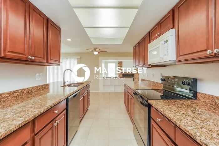 605 Se 35th St - Photo 6 of 16