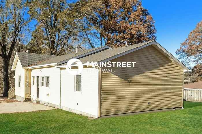 320 W Steele St - Photo 2 of 16