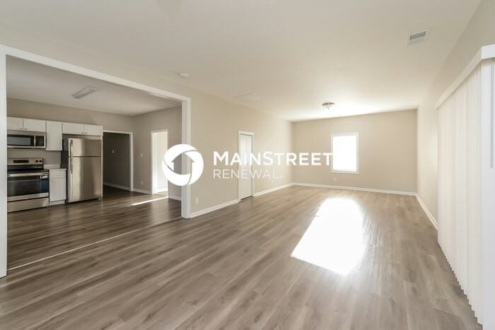 320 W Steele St - Photo 3 of 16