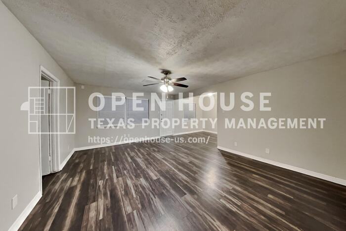 1509 Carroll Dr - Photo 4 of 18