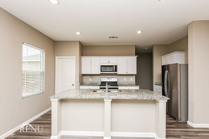 13320 Wysong Dr - Photo 3 of 17