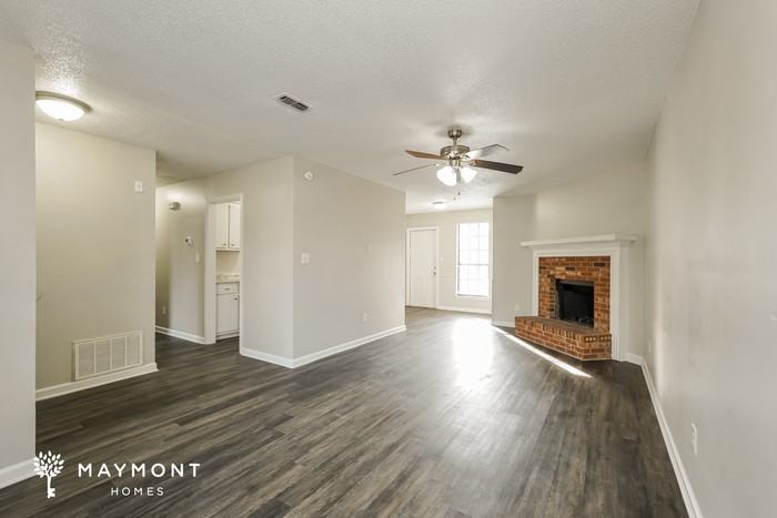 4331 Parkwood Dr - Photo 3 of 11