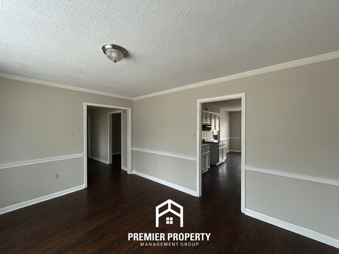 7082 Farmhouse Dr - Photo 3 of 21