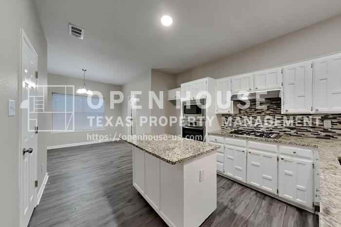 1102 Hall Dr - Photo 6 of 24