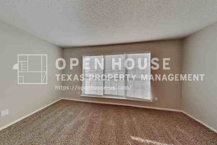 6204 Pennsylvania Ave - Photo 6 of 27