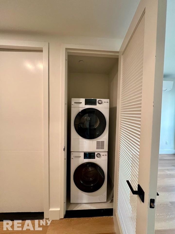 Hope St #716 - Photo 4 of 8