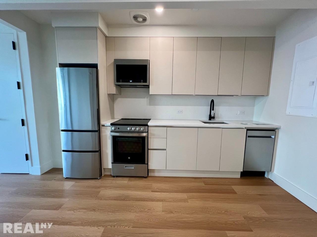 Hope St #519 - Photo 2 of 7