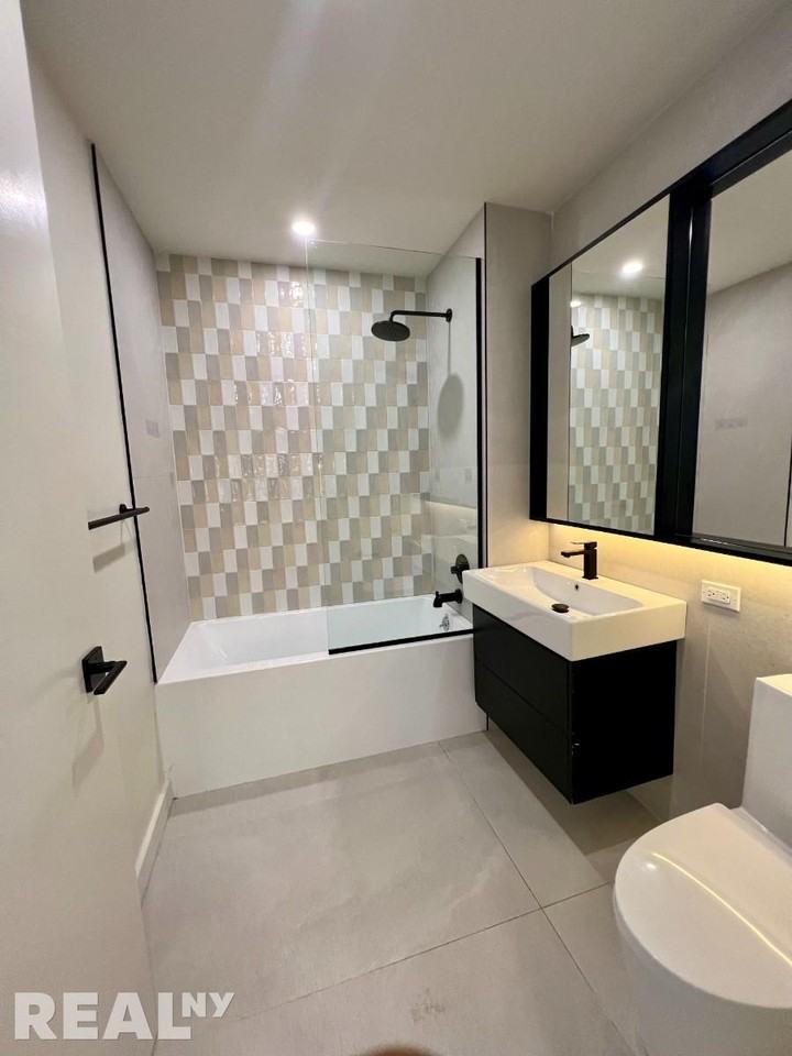 Hope St #519 - Photo 6 of 7