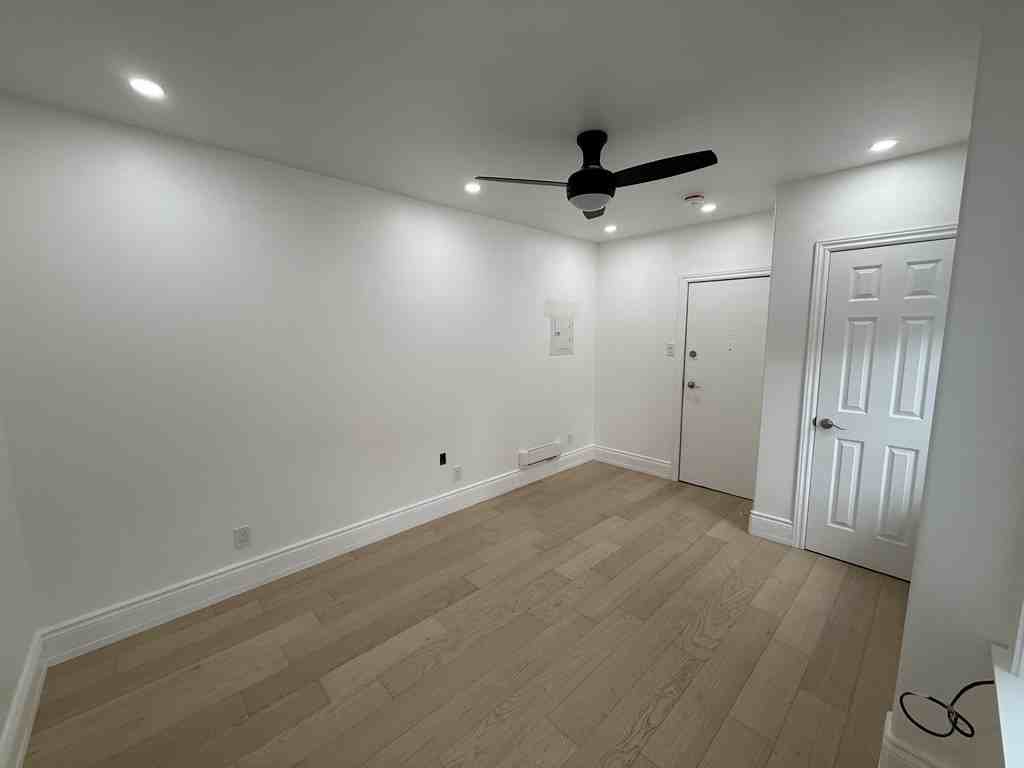 318 Cooper Street #5 - Photo 2 of 4