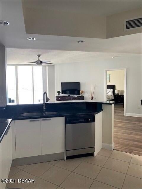 231 Riverside Dr Unit 1706-1 #1706-1 - Photo 4 of 23