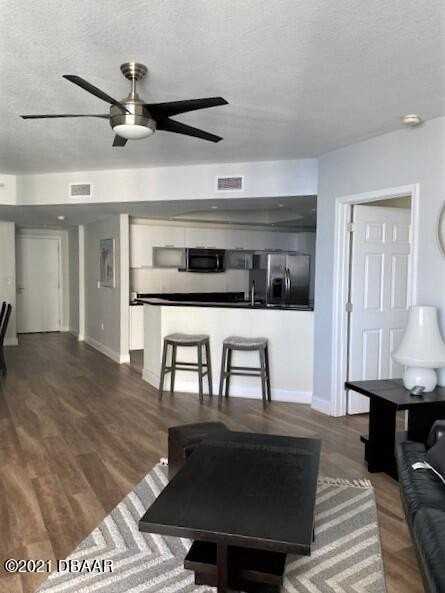 231 Riverside Dr Unit 1706-1 #1706-1 - Photo 5 of 23