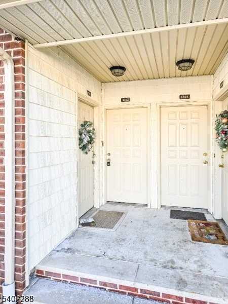 1302 Bradley Ct - Photo 2 of 20