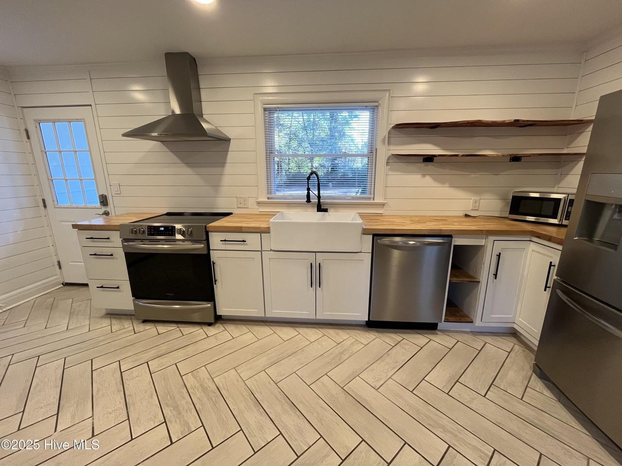 3728 Winston Blvd - Photo 3 of 28