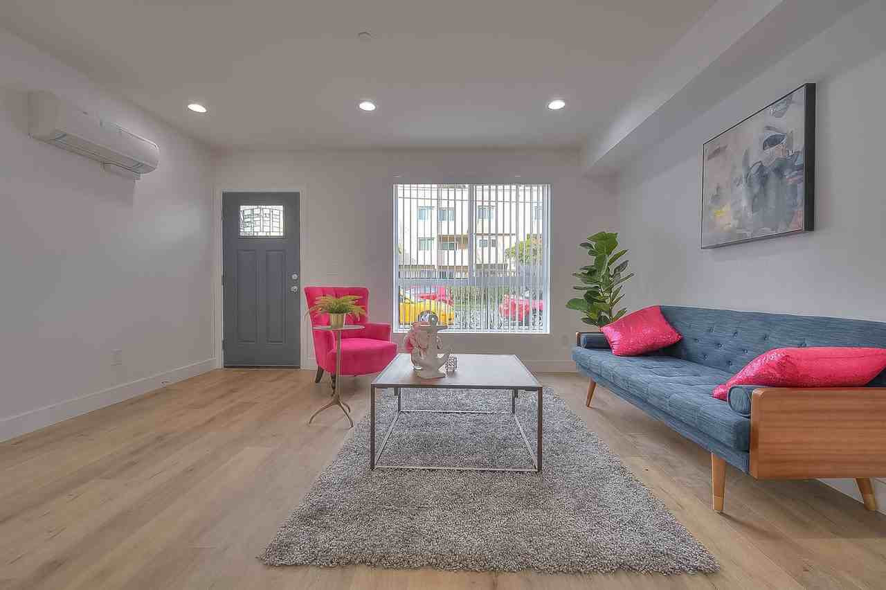 11732 Hamlin St - Photo 5 of 15