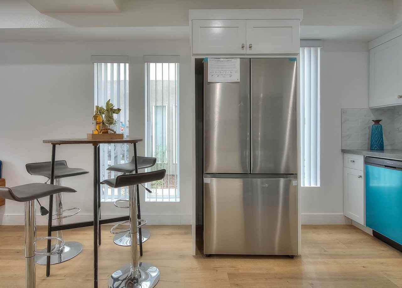 11732 Hamlin St - Photo 7 of 15