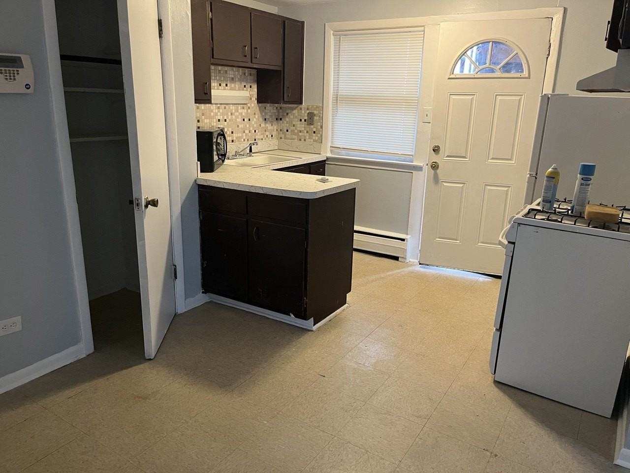 13940 S Edbrooke Ave Apt 2w #2W - Photo 2 of 11