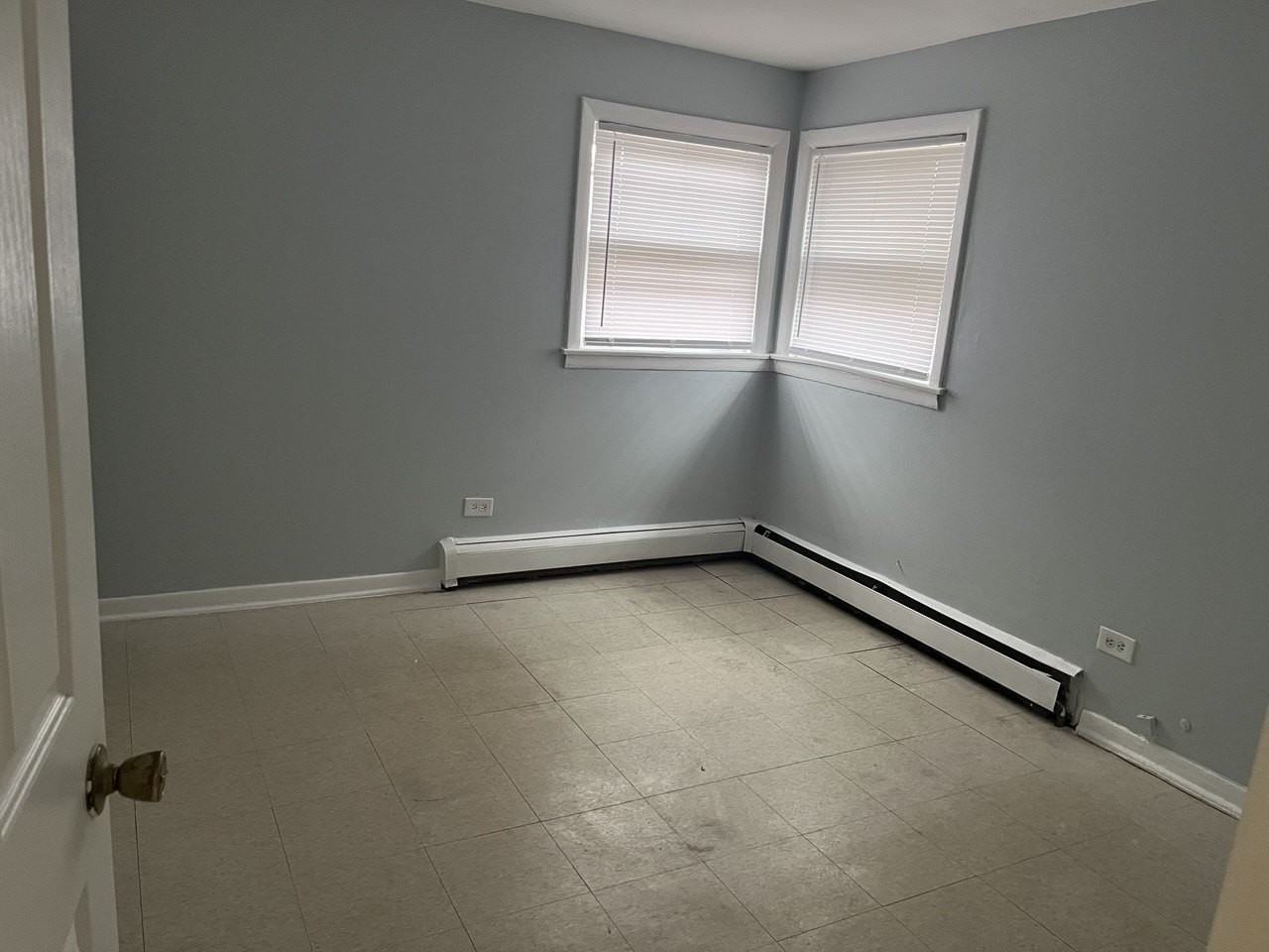 13940 S Edbrooke Ave Apt 2w #2W - Photo 7 of 11