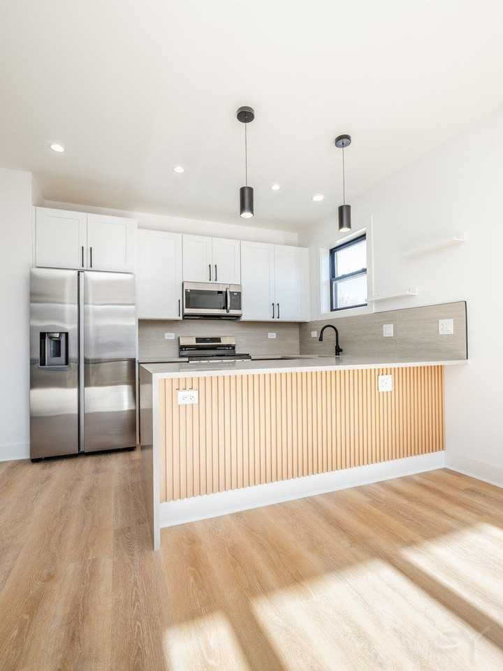 3216 W Polk St #2 - Photo 3 of 13