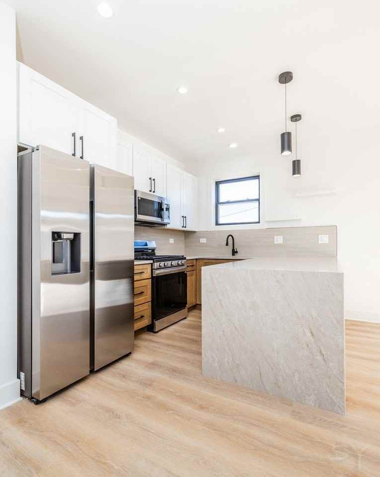 3216 W Polk St #2 - Photo 4 of 13