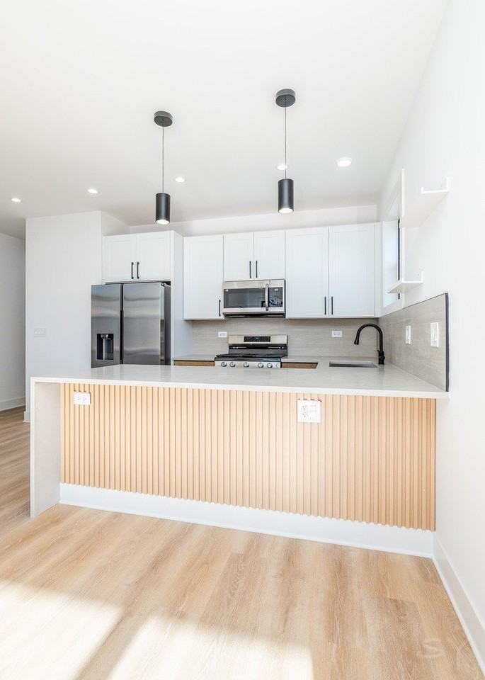 3216 W Polk St #2 - Photo 6 of 13