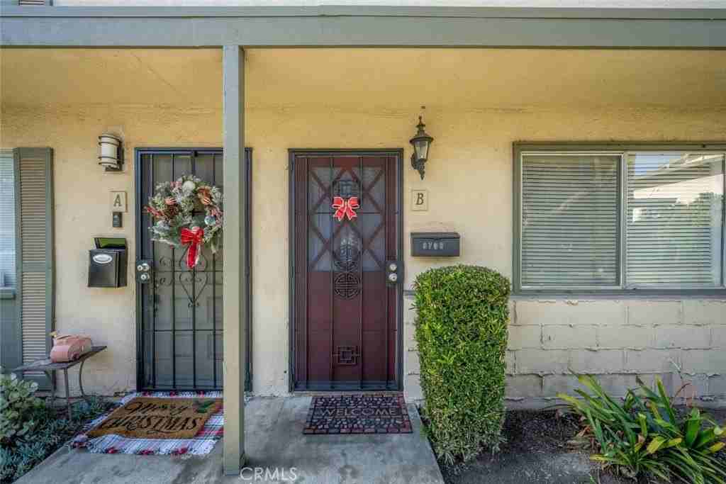 8798 Valley View St #B - Photo 5 of 40