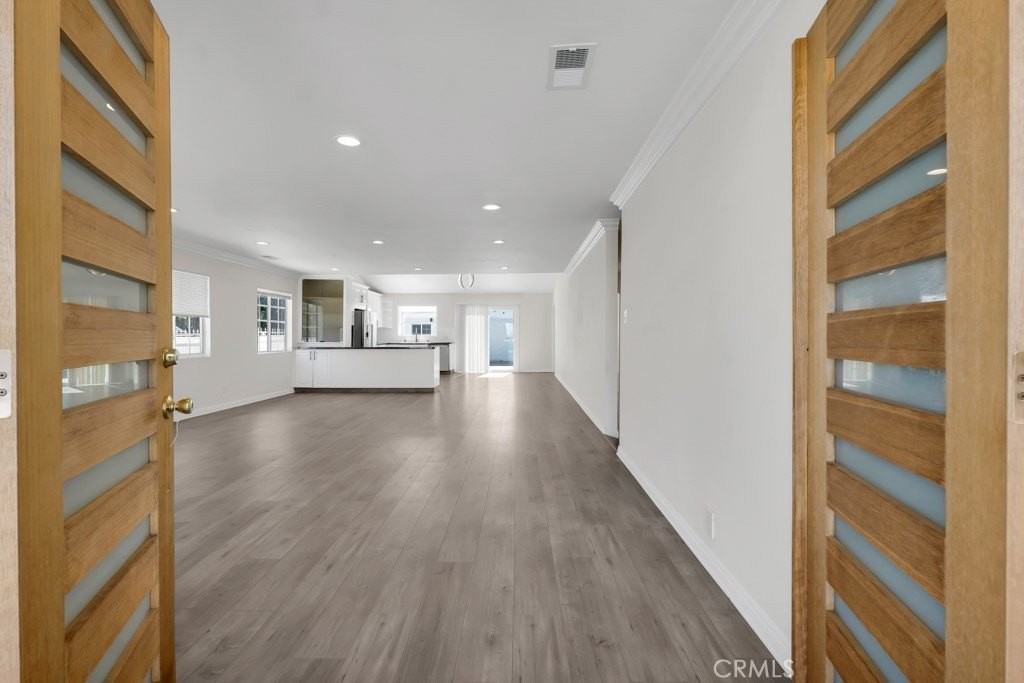 5434 Sylvia Ave - Photo 2 of 27