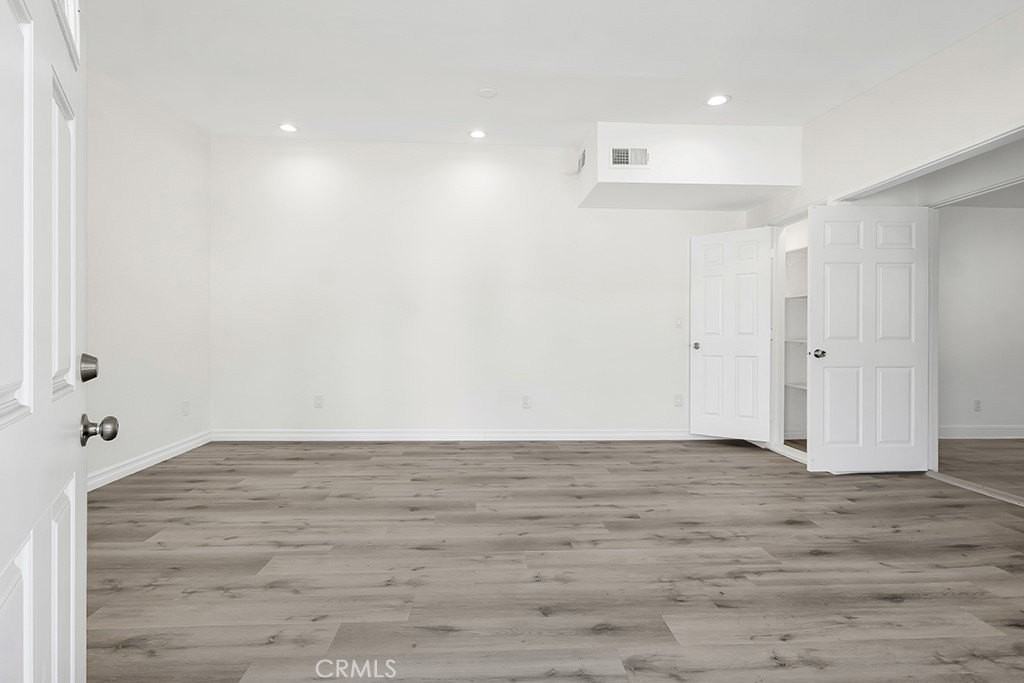 5436 Sylvia Ave - Photo 3 of 16