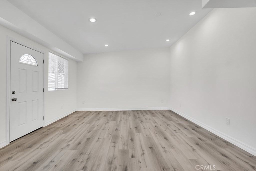 5436 Sylvia Ave - Photo 5 of 16