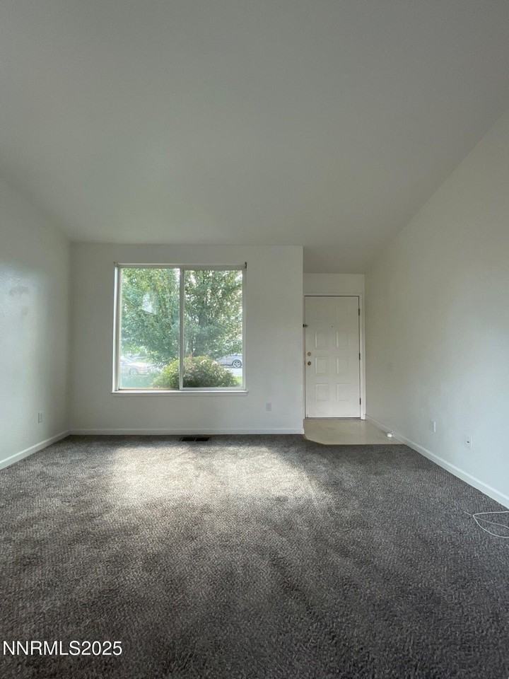 8121 Big River Dr - Photo 4 of 18