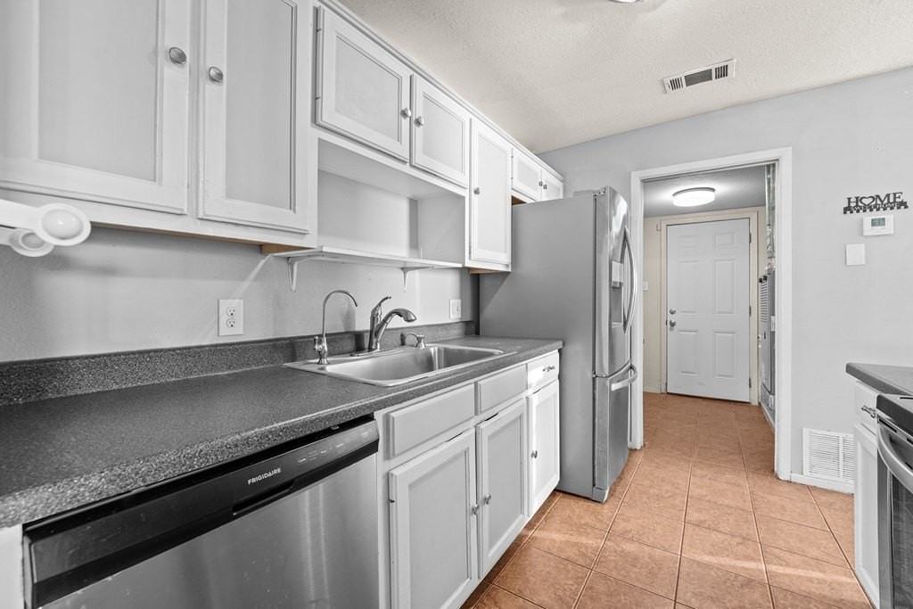 1728 Linda Ave - Photo 5 of 13